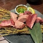 Kuroge Wagyuu Ittougai Yakiniku To Takitate Donabe Gohan Ichi Bakouji - 上タン　名物厚切り塩　1,690円