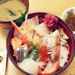 おかもと鮮魚店  - ２月1日海鮮丼1050円