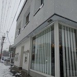 トラットリアリパージオ - 右横が駐車場になってます