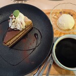 琵琶湖 - ケーキセット 900円〜チョコレートケーキ