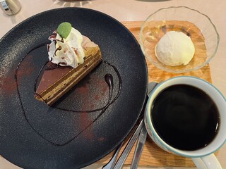 Biwako - ケーキセット 900円〜チョコレートケーキ