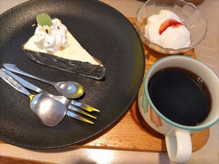 Biwako - ケーキセット 900円〜フロマージュレアチーズ