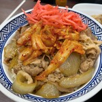 吉野家 - 頭の大盛牛丼とキムチ