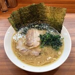 横浜豚骨醤油ラーメンYOLO - ラーメン800円麺硬め。海苔増し100円。