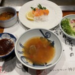 Suteki Rando Koube Kan - スープ、サラダ、サーモンの先ずはの前菜