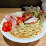 Ichiban Dashi Ramen Shin Sen - 熱々スープにピロピロ太麺