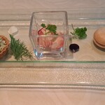 tcc GINZAの洋食 - 左から『カニとキャビア』『イチゴの白和え』『フォアグラの最中フランボワーズソース添え』