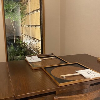 坪庭が見える
                                          お2人様専用席