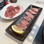 Ebisu Jingisukan Kurage Bettei Goyoutei - 珍しい羊肉のタン。これだけはよく焼いた方がいいみたい