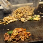 239789715 - 【私的メモ】 φ(•ᴗ•๑)
                      太麺の焼きそば、、、、これいっとかな