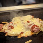 お好み焼屋みっちゃん - シンプルやけど  ※ となりの方の注文やけど(人´∩｀)
      Wケチャップとチーズのこんがり具合は家ではムリ