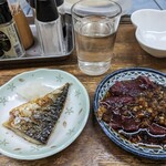 立ち呑 こひなた - くじら刺、さば焼き