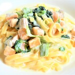 La Aerny Marris - サーモンとホウレンソウのクリームソース フェットチーネ