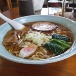 問屋 - 醤油ラーメン大盛り！コショウが効いた昔ながら風のラーメンです！