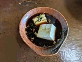 Kisaki - 鰹と昆布がベースの特製ダレ、薬味と一緒に✨