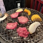 神戸ビーフ焼肉 お加虎 - お肉とお野菜