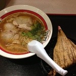 Suwaki Kouraku Chuukasoba - 醤油ラーメンと梅げんこつのセット 460円