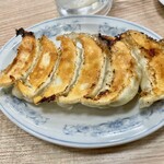 ぎょうざの満洲 - この日の餃子は焼き色はそんなんだけど中の餡もしっとりしていて合格