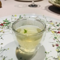 ベルソー - ウェルカム玄米スープ（30分炒った後に湧水で60分煎じ。クレソンの新芽とオリーブオイル）