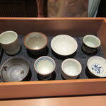 江戸前鮨 二鶴 - 猪口を選ぶ