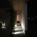 江戸前鮨 二鶴 - 入口までのアプローチ