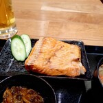 丼兵衛 - 紅鮭ハラス塩焼き