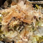 かつぎや - 中華冷奴には大陸の高菜漬けと鰹節がどっさり　よく混ぜると抜群の旨味と甘味