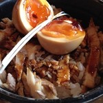 椿 - チャーシュー丼 アップ