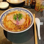 駄目な隣人 - 提供直後の生姜醤油ラーメンです