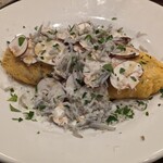 85BAL TEPPEN - オムレツの上にしらすとマッシュを添えて