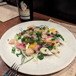 85BAL TEPPEN - ニシン、赤貝などのサラダ風カルパッチョ