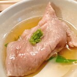 割烹 白鷹 - 広島牛のサーロインのシャブシャブ。柚子胡椒を出汁に絡めていただきます