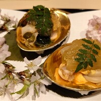 日本料理 山崎 - 春の味覚、ハマグリ。身と紐を分けて味付けも異なります。