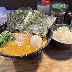 家系ラーメン クックら - かためおおめTS海苔味玉ライス　今日は少し軽め