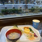 東横INN - 控えめに、おにぎり一個