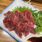 立呑み処 入部酒店 - 鯨の脂身のお造り