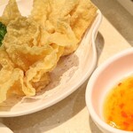 池記 - 揚げ雲呑。レシートでは「炸雲吞」で33香港ドル。