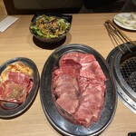 和牛放題の殿堂 秋葉原 肉屋横丁 焼肉 - 