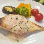 キッチン ブルー グローブ - 反対側から、桜の花と塩麹のソースは、薄いピンク色