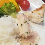 キッチン ブルー グローブ - 桜の花と塩麹ソースは残りわずか