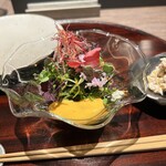 炭焼 TORI8 - ささみとハーブサラダ・卵黄ソース、鶏むね肉とささみで作ったシーチキン