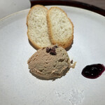 炭焼 TORI8 - レバームース バゲット、ブルーベリージャムと塩添え