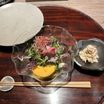 炭焼 TORI8 - ささみとハーブサラダ・卵黄ソース、鶏むね肉とささみで作ったシーチキン