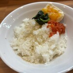 横浜豚骨醤油ラーメンYOLO - 半ライス