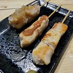 Nomiku I Dokoro Torio U - ムネ肉各種（大根おろし、梅、柚子胡椒）。おすすめは大根おろしです。