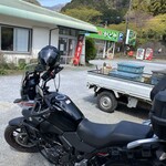 わさび園　かどや - 店舗外観と我が愛車