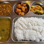 カトマンズキッチン - ネパーリタリセット（野菜）850円