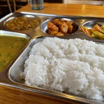 カトマンズキッチン - ネパーリタリセット（野菜）850円