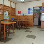 お土産屋とお食事の店もりた - 食堂テーブル席