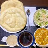 Ajian Dainingu Rara - Eモーニング 700円。
                バトゥーラ（インドの揚げパン）+ひよこ豆のカレー+サラダ+スープ+ドリンク